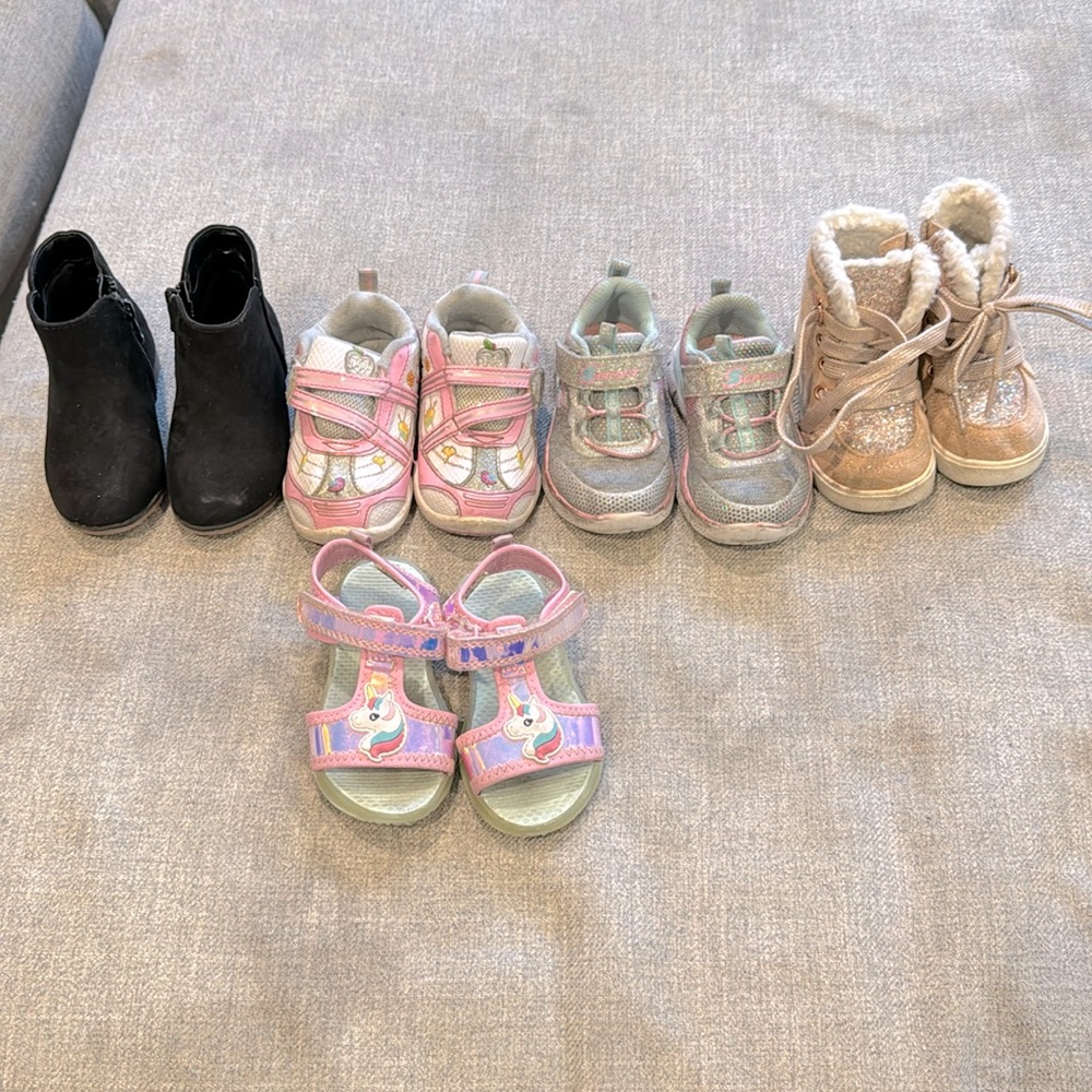 Size 6 shoe lot. Used.